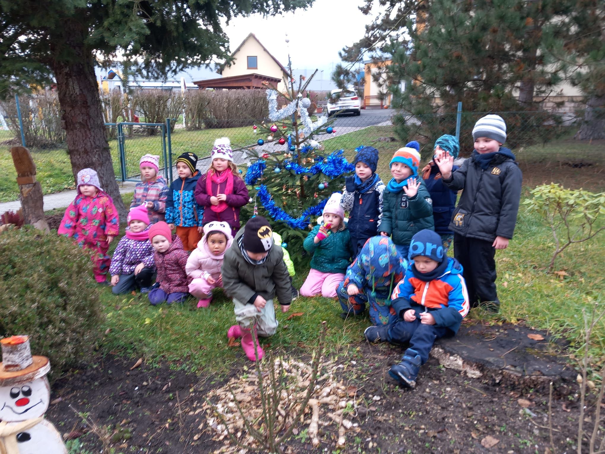 Zdobení vánočního stromečku