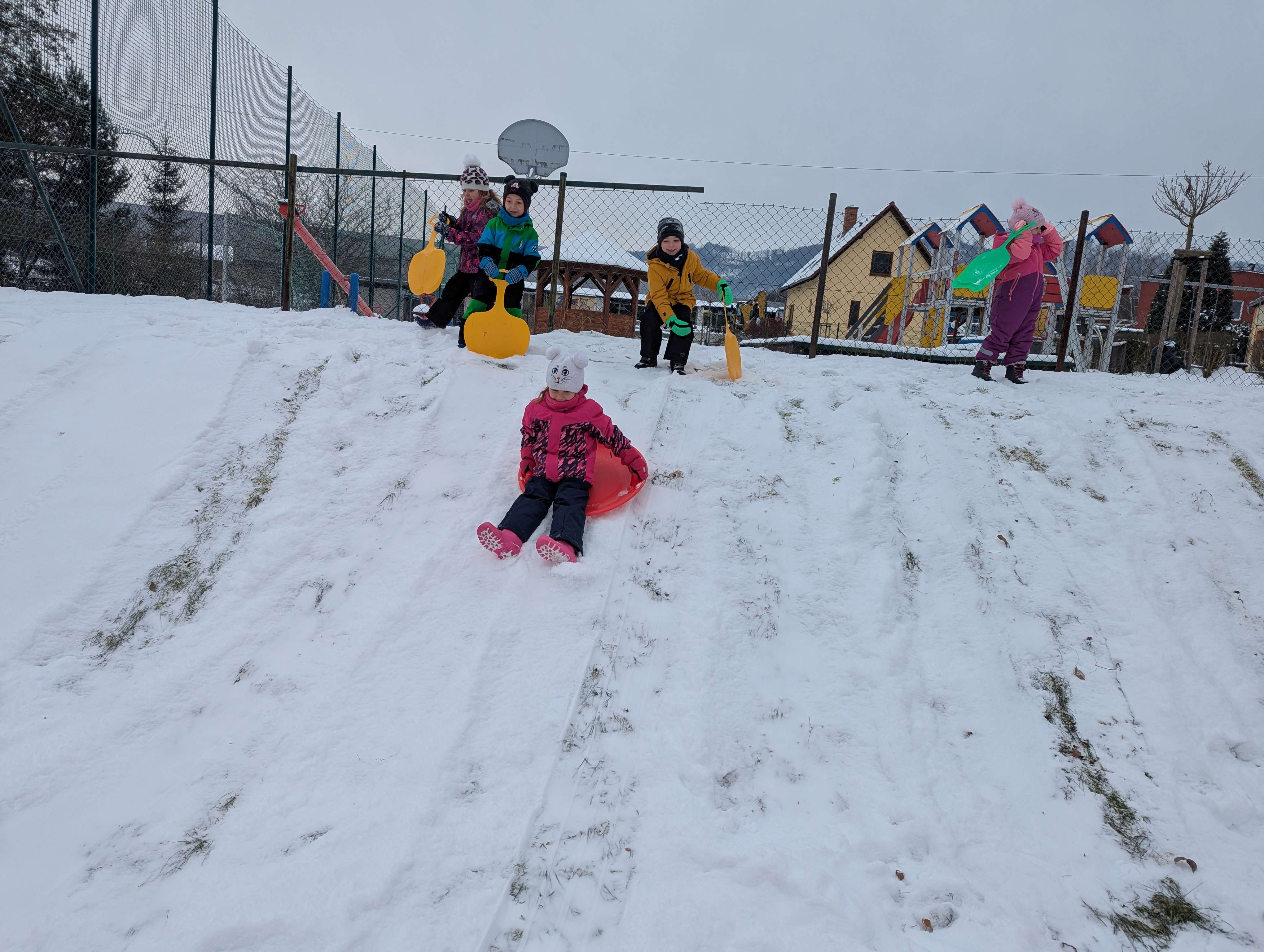 Jak si děti užily sněhovou nadílku